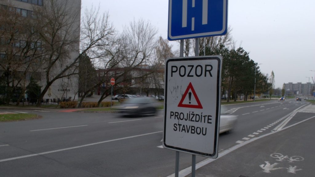 Warning sign for road construction ahead